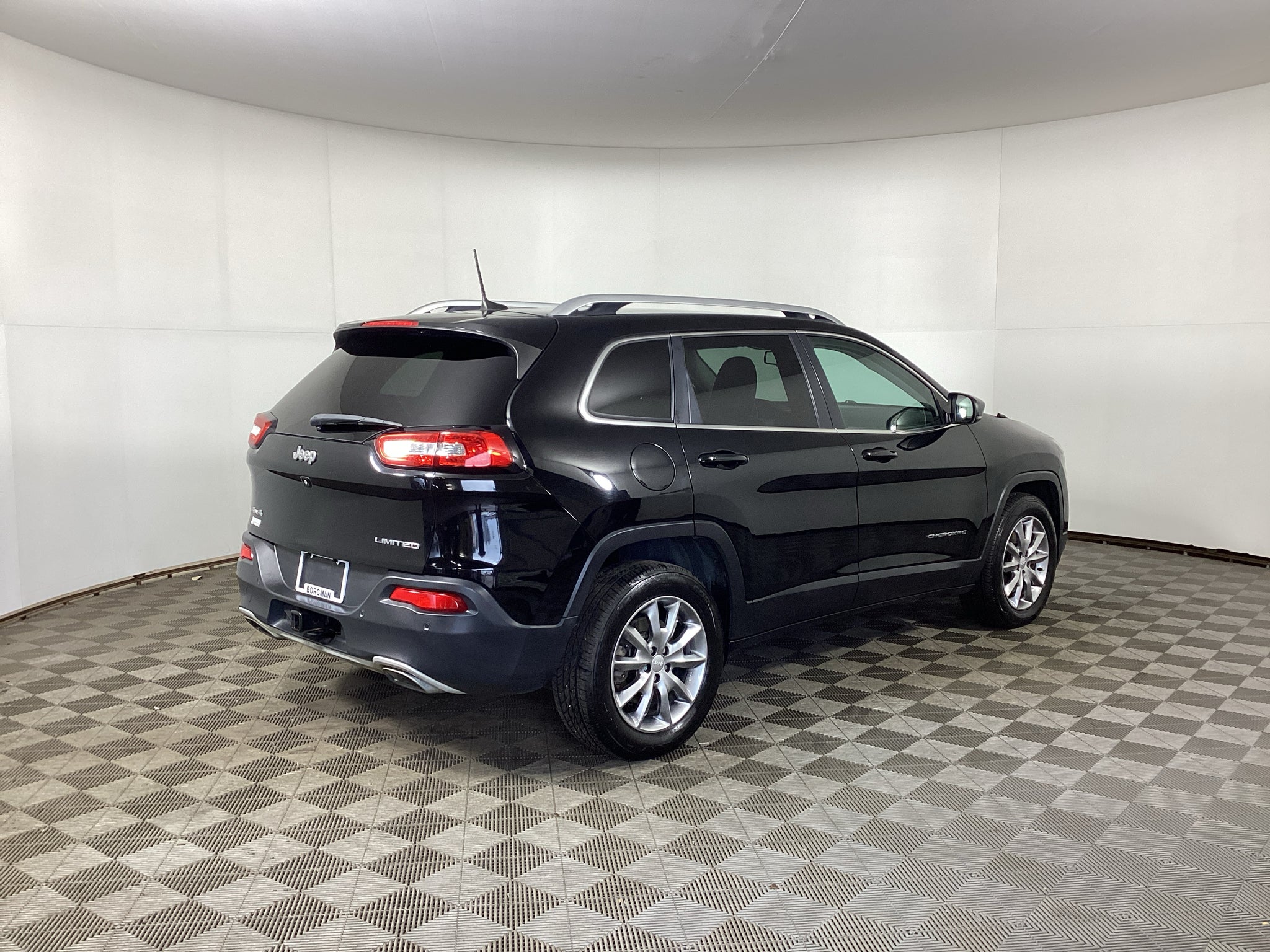 Used 2018 Jeep Cherokee Limited with VIN 1C4PJMDX1JD554510 for sale in Grandville, MI
