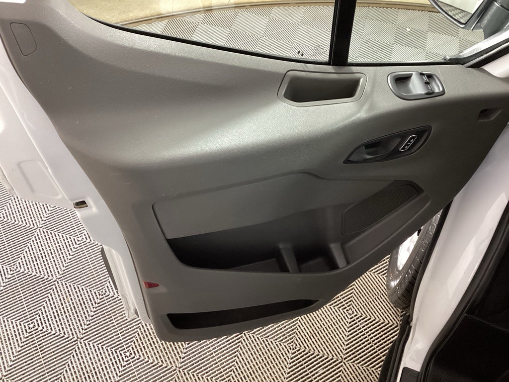 2023 Ford Transit Wagon XLT