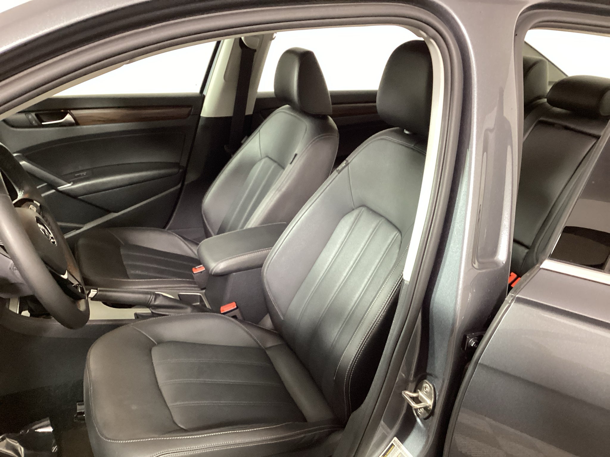 2022 Volkswagen Passat 2.0T Limited Edition