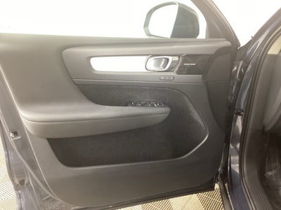 2021 Volvo XC40 Momentum