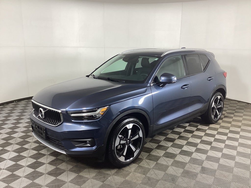 2021 Volvo XC40 Momentum