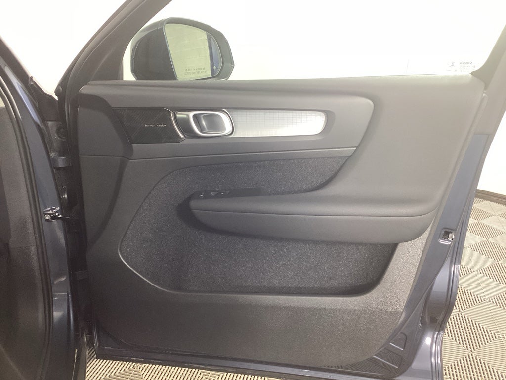 2021 Volvo XC40 Momentum
