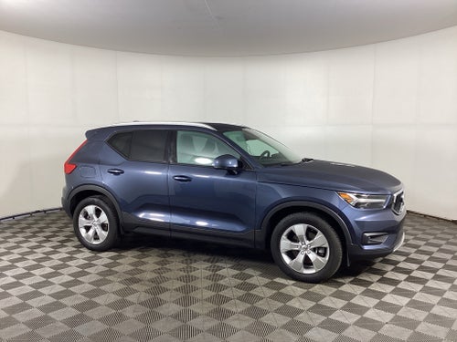 2022 Volvo XC40 T5 T5 Momentum