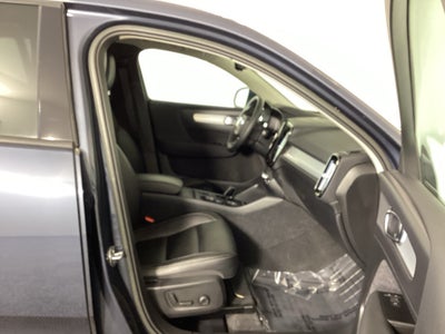 2022 Volvo XC40 T5 T5 Momentum