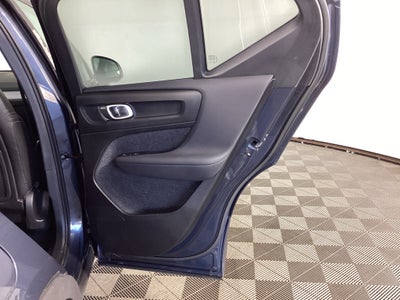 2022 Volvo XC40 T5 T5 Momentum
