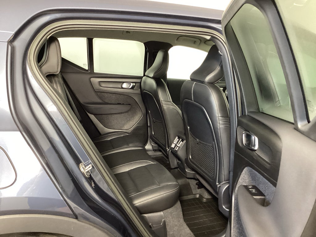 2022 Volvo XC40 T5 T5 Momentum