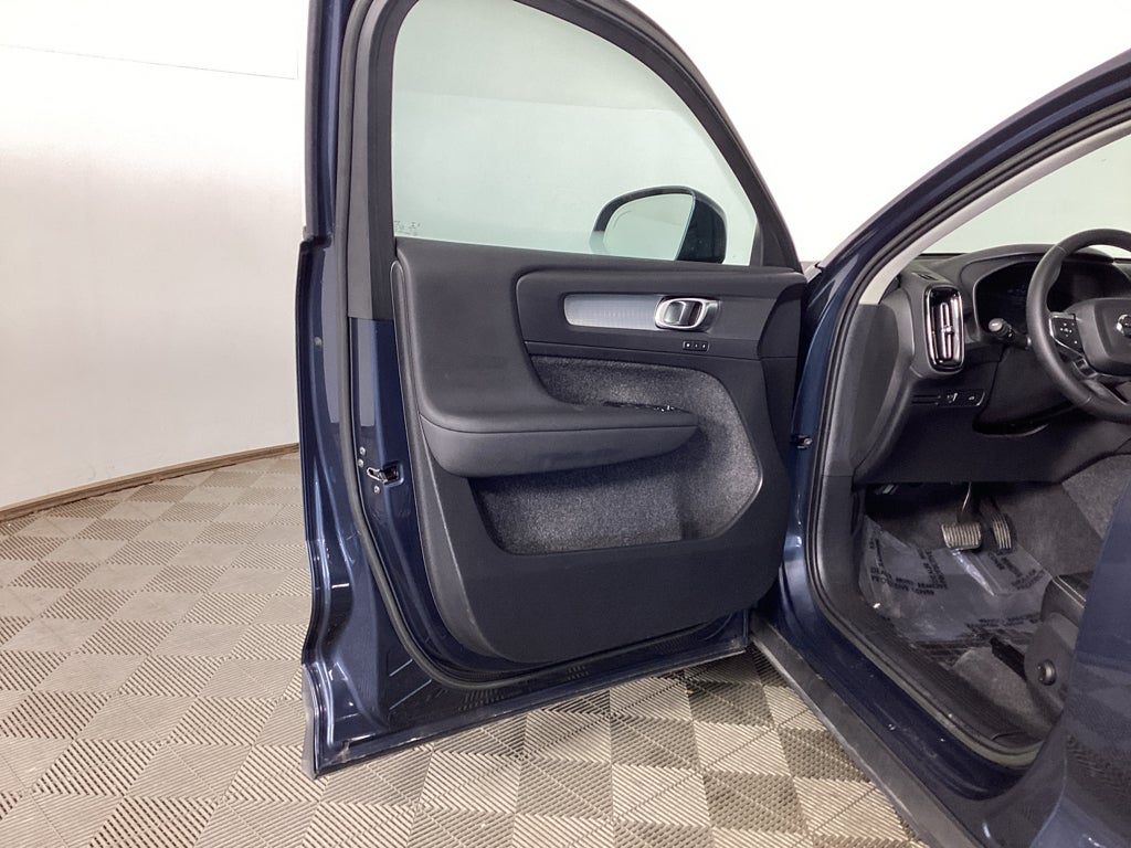 2022 Volvo XC40 T5 T5 Momentum
