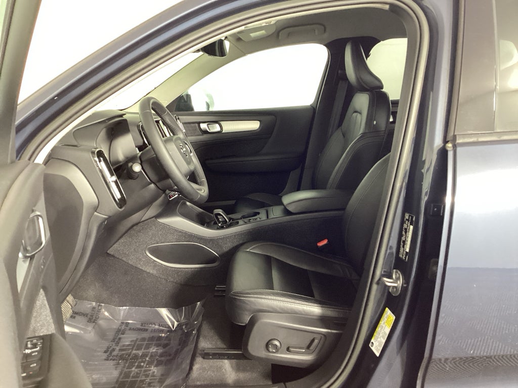 2022 Volvo XC40 T5 T5 Momentum