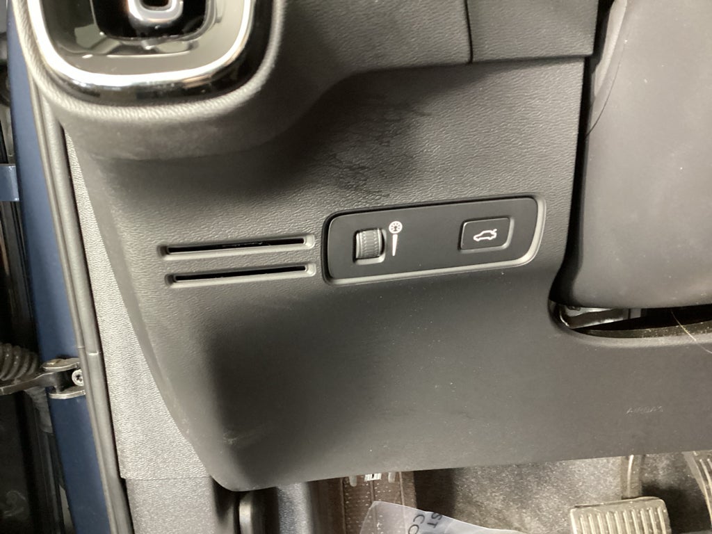 2022 Volvo XC40 T5 T5 Momentum