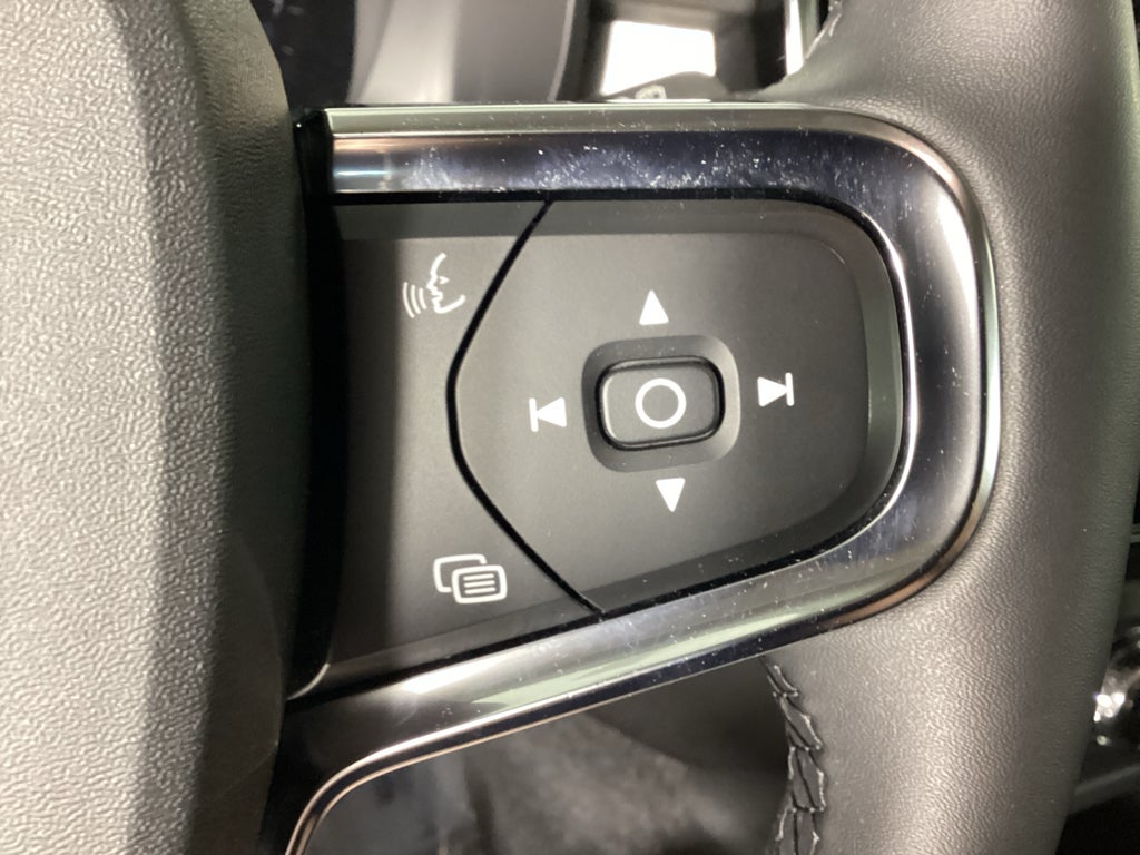 2022 Volvo XC40 T5 T5 Momentum