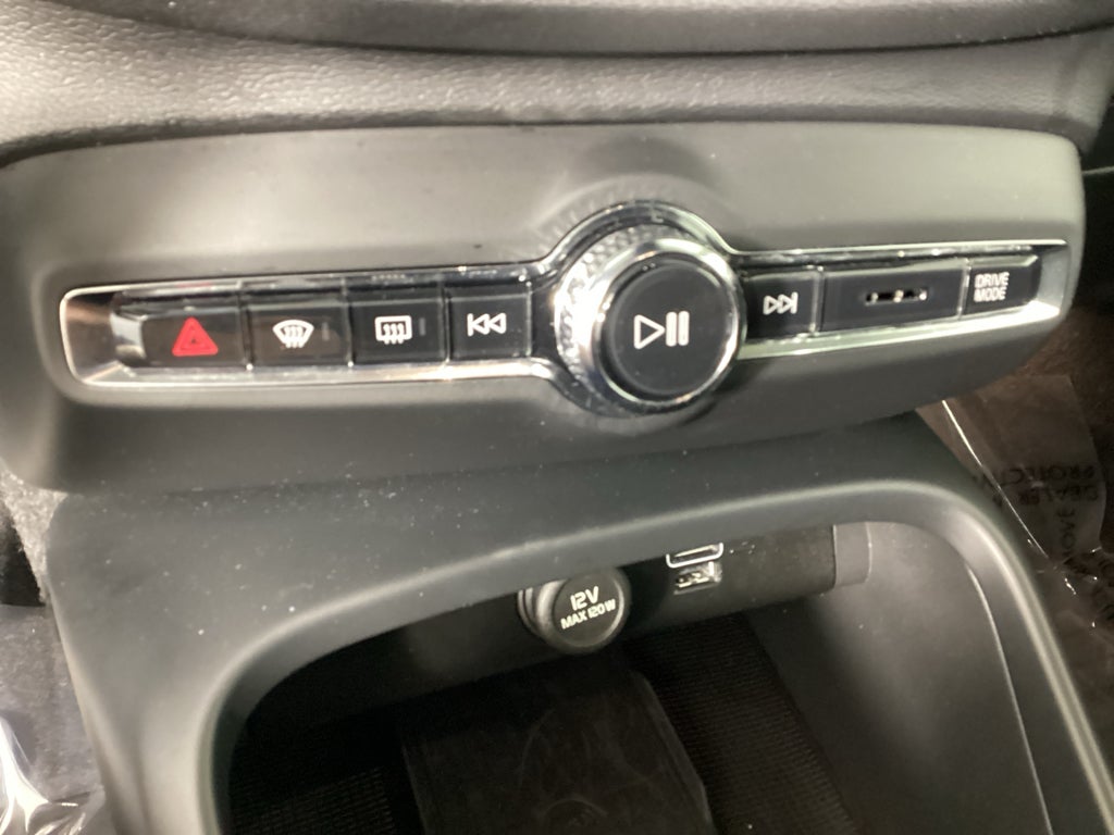 2022 Volvo XC40 T5 T5 Momentum