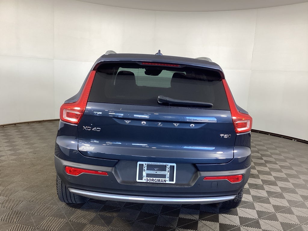 2022 Volvo XC40 T5 T5 Momentum