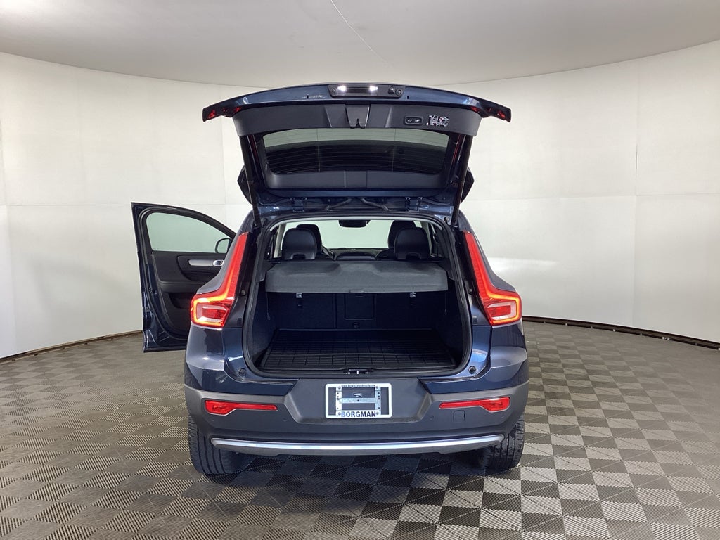 2022 Volvo XC40 T5 T5 Momentum