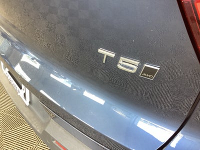 2022 Volvo XC40 T5 T5 Momentum