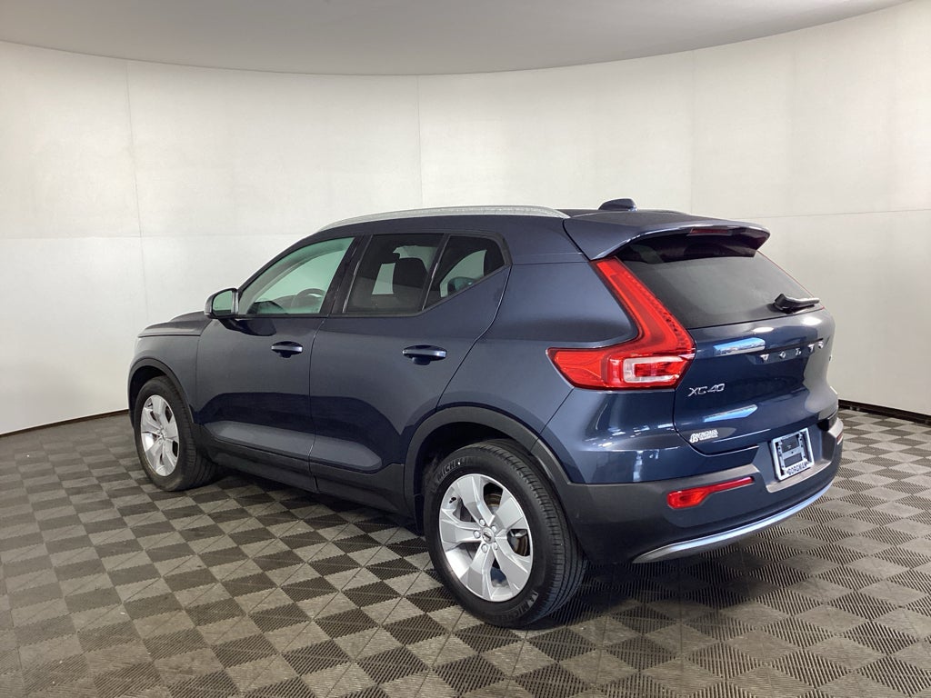 2022 Volvo XC40 T5 T5 Momentum