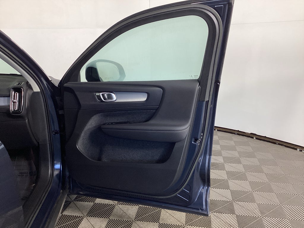 2022 Volvo XC40 T5 T5 Momentum