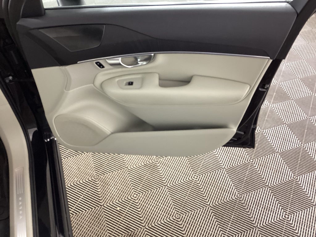 2020 Volvo XC90 T6; 7-seat T6; 7-seat Momentum