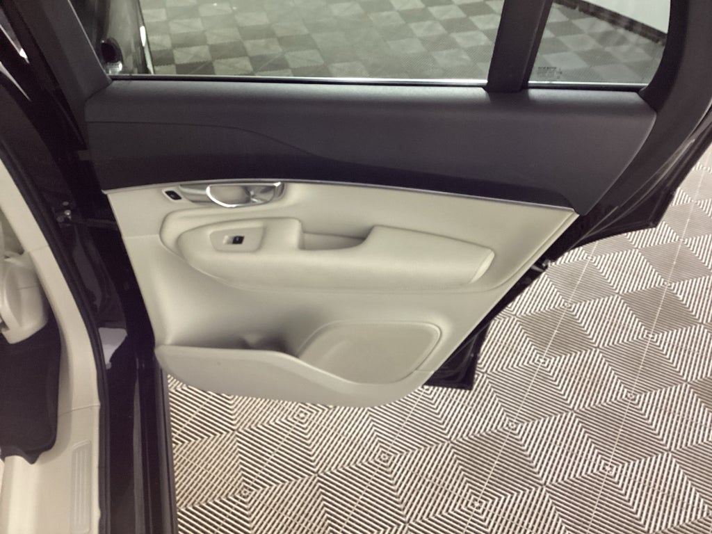 2020 Volvo XC90 T6; 7-seat T6; 7-seat Momentum