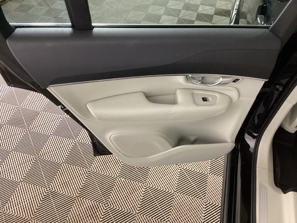 2020 Volvo XC90 T6; 7-seat T6; 7-seat Momentum