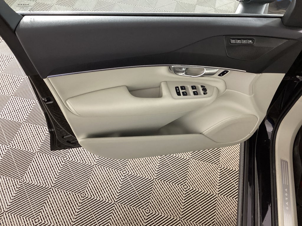 2020 Volvo XC90 T6; 7-seat T6; 7-seat Momentum