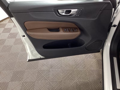 2022 Volvo XC60 B5 B5 Momentum