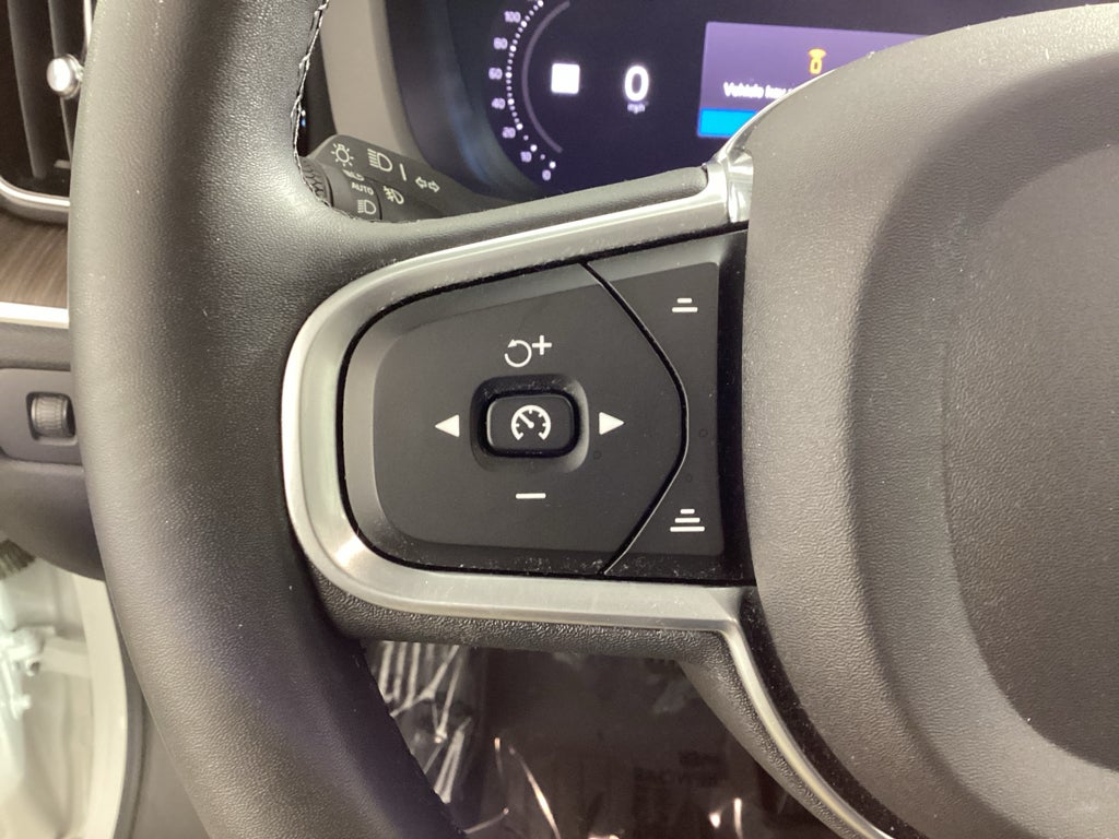 2022 Volvo XC60 B5 B5 Momentum