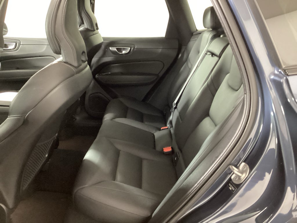 2024 Volvo XC60 B5 B5 Plus Dark Theme