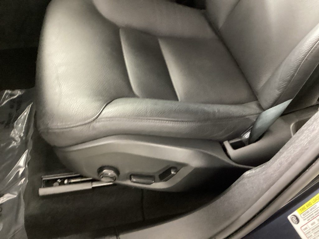 2024 Volvo XC60 B5 B5 Plus Dark Theme