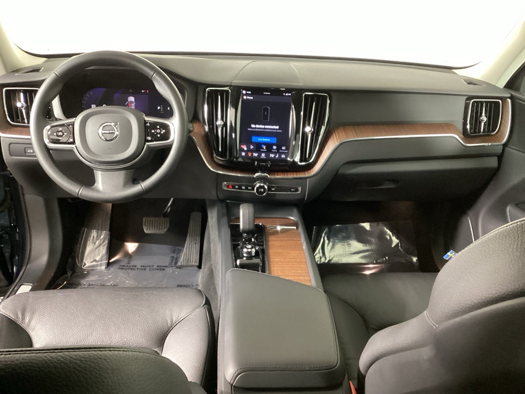 2024 Volvo XC60 B5 B5 Plus Dark Theme
