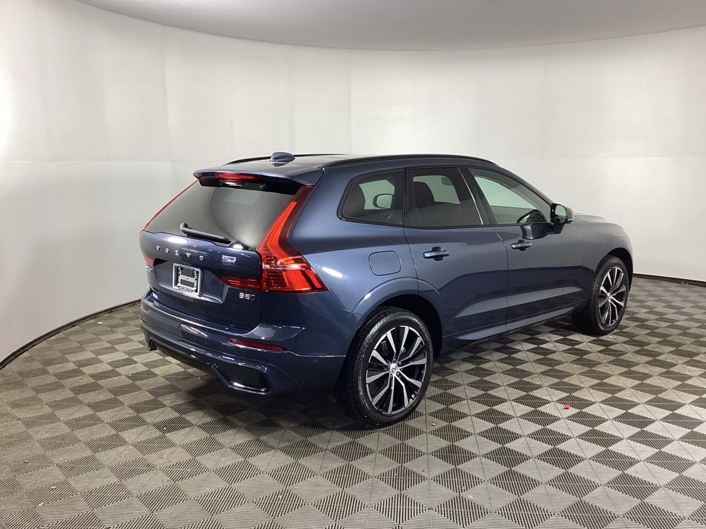 2024 Volvo XC60 B5 B5 Plus Dark Theme