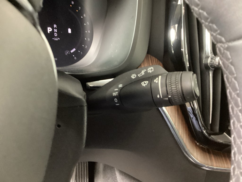 2024 Volvo XC60 B5 B5 Plus Dark Theme