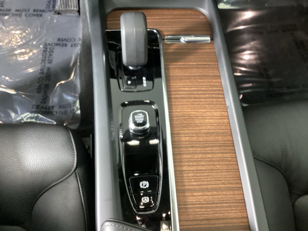 2024 Volvo XC60 B5 B5 Plus Dark Theme