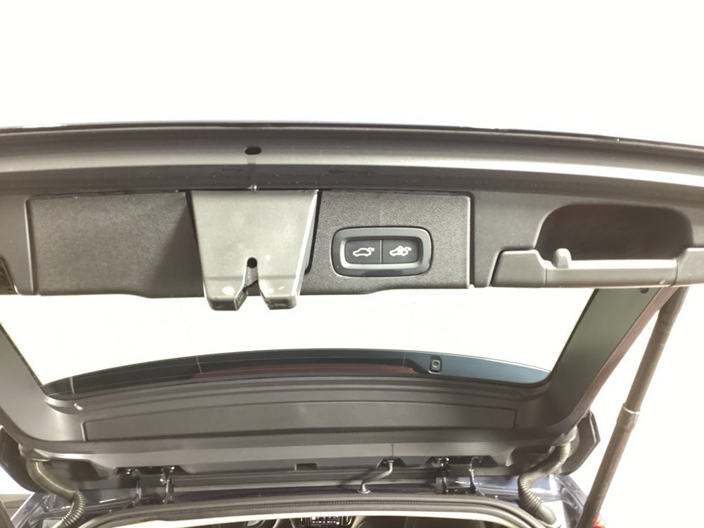 2024 Volvo XC60 B5 B5 Plus Dark Theme