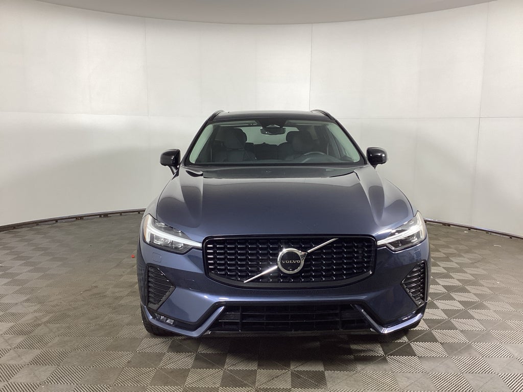 2024 Volvo XC60 B5 B5 Plus Dark Theme