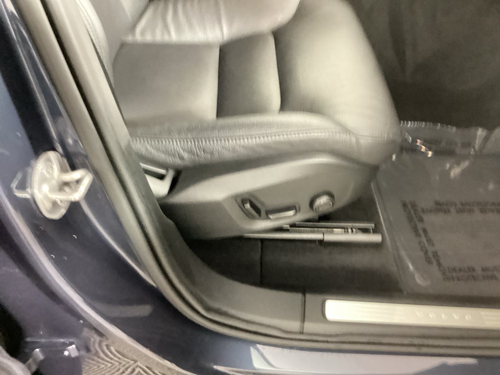 2024 Volvo XC60 B5 B5 Plus Dark Theme