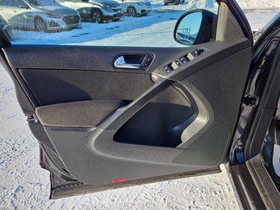 2017 Volkswagen TIGUAN Base