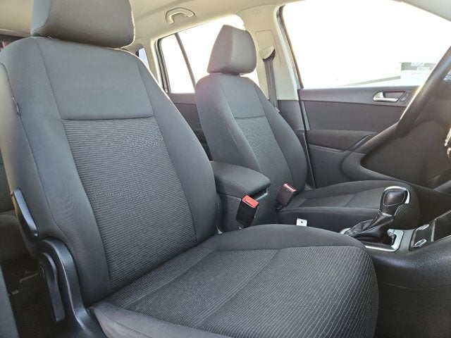 2017 Volkswagen TIGUAN Base
