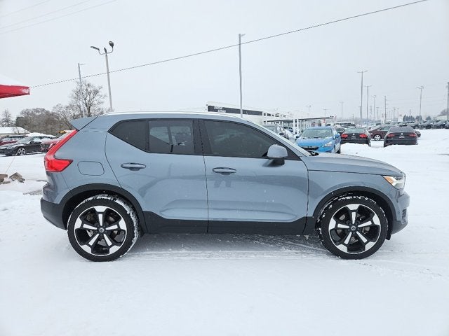 2019 Volvo XC40 Momentum