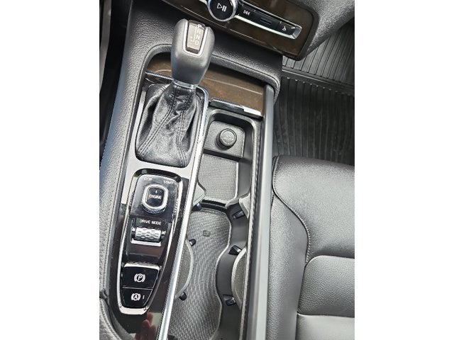 2017 Volvo XC90 Momentum